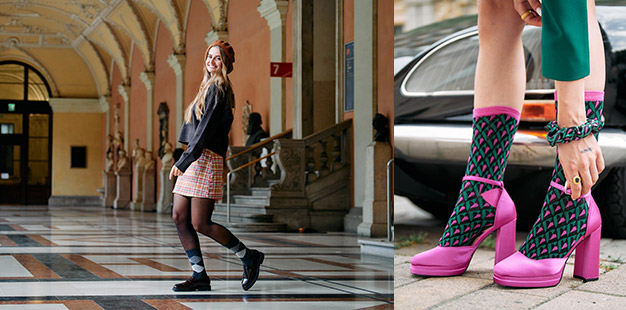 Frau mit schicken Schuhen, Socken, Strumpfhose und Rock tanzt durch Aula. Schuhe mit Socken im Detailbild.