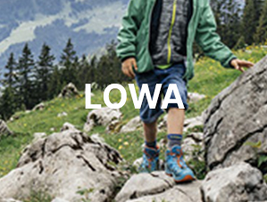 blauer Trekking schuh der Marke Lowa für Kinder