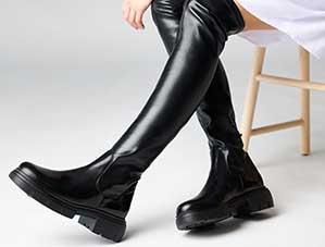 Schwarzer Overknee Lederstiefel für Damen der Marke Paul Green