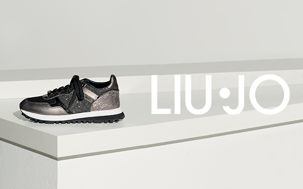 Silber glänzender Liu Jo Sneaker mit schwarzer Sohle