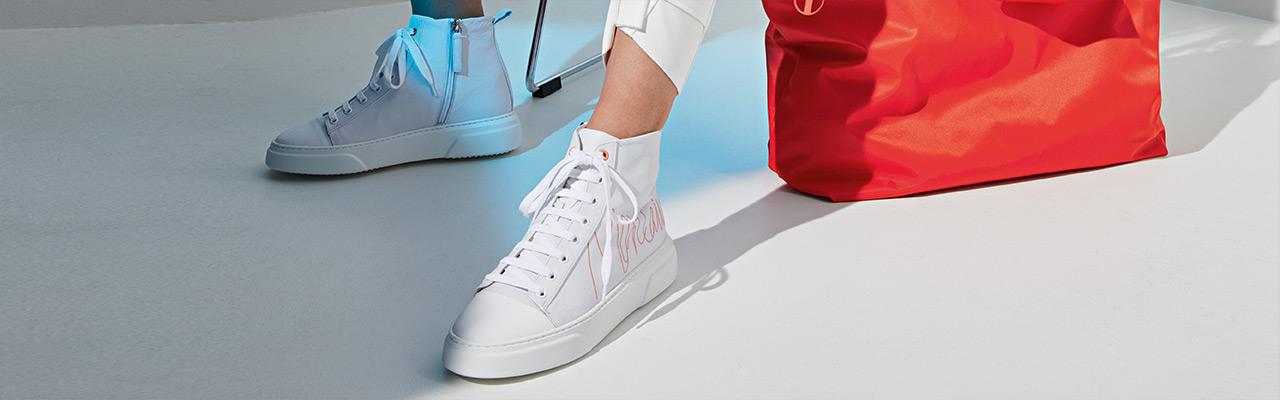 Weiße MarcCain Sneaker für Herren mit weißen Fäden auf der Seite
